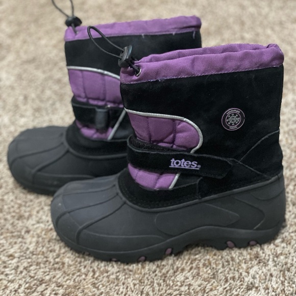 Winter boots! - Picture 2 of 3
